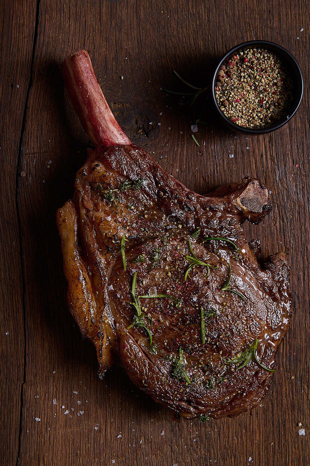 Cote de Boeuf schön saftig mit Pfeffer und Salz